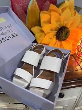 AEROSOLES White Block Heel Sandals